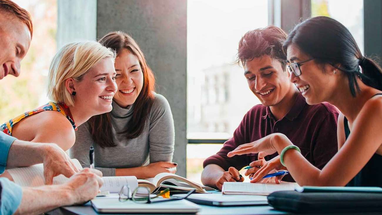 Educación lanza las becas de inmersión lingüística en inglés: plazos y requisitos
