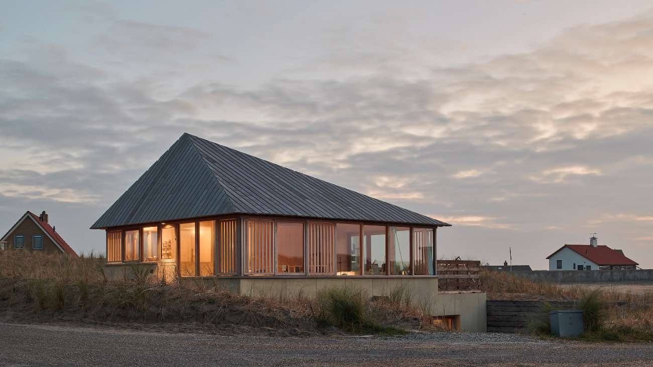 Así es la casa prefabricada paradisiaca: en las dunas para disfrutar de las vacaciones soñadas