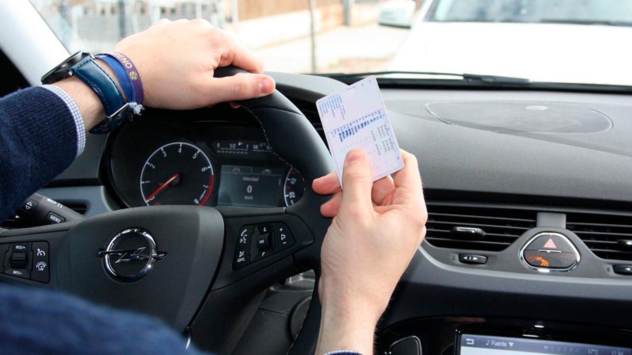 La DGT permitirá que los refugiados ucranianos conduzcan con su carnet en España