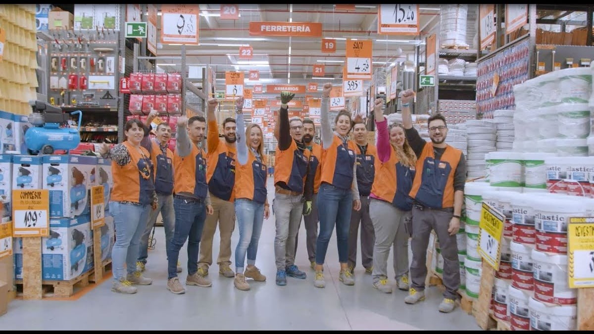 Bricomart publica 112 empleos con sueldos de más de 1.100 euros al mes