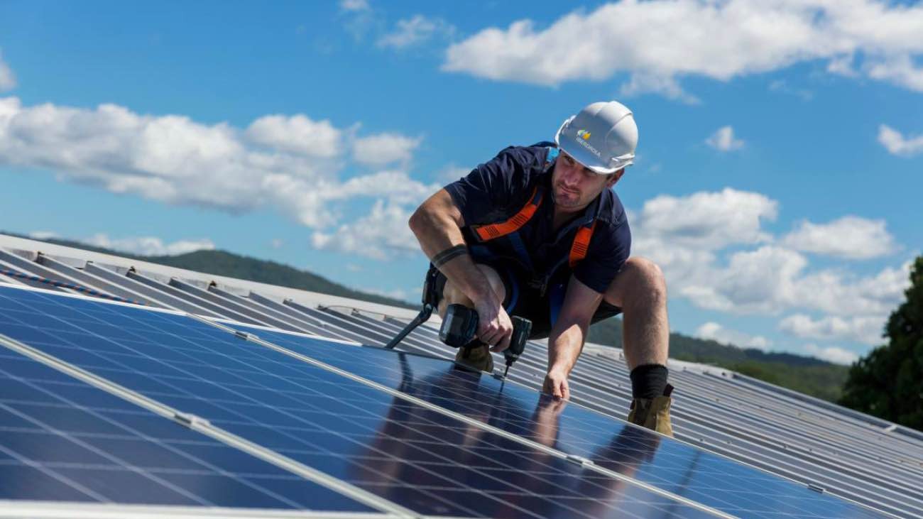 Así es el curso gratuito para la instalación de paneles solares: incluye prácticas