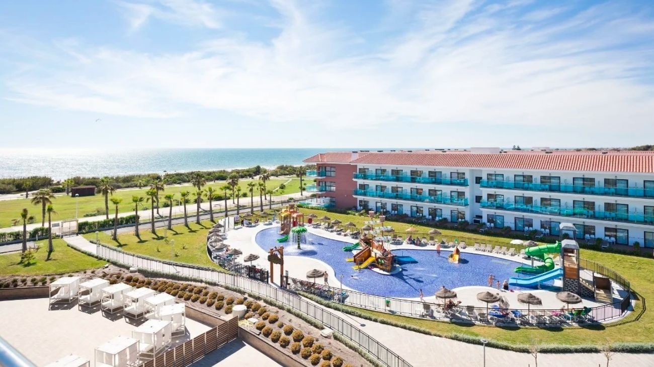 El Hotel Costa Ballena oferta 250 puestos de trabajo en Chipiona