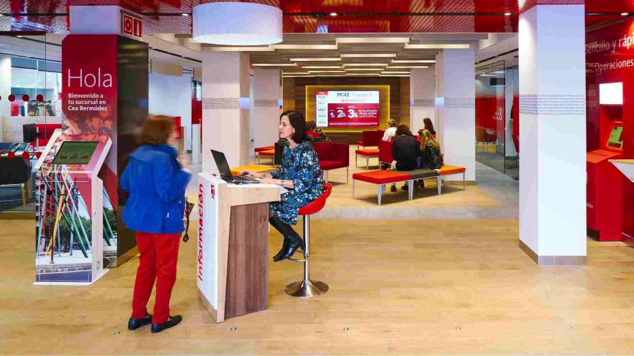 El Banco Santander busca contratar a 1.500 jóvenes recién titulados: cómo inscribirse