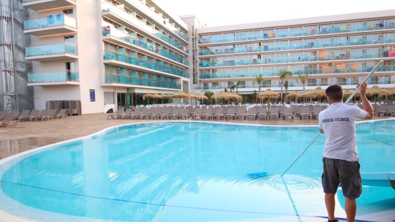 La cadena hotelera Oh!Tels publica una oferta para 100 trabajadores en Roquetas de Mar (Almería)
