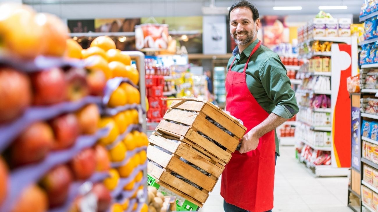 Una cadena de supermercados busca en Málaga 20 personas para trabajar como reponedores