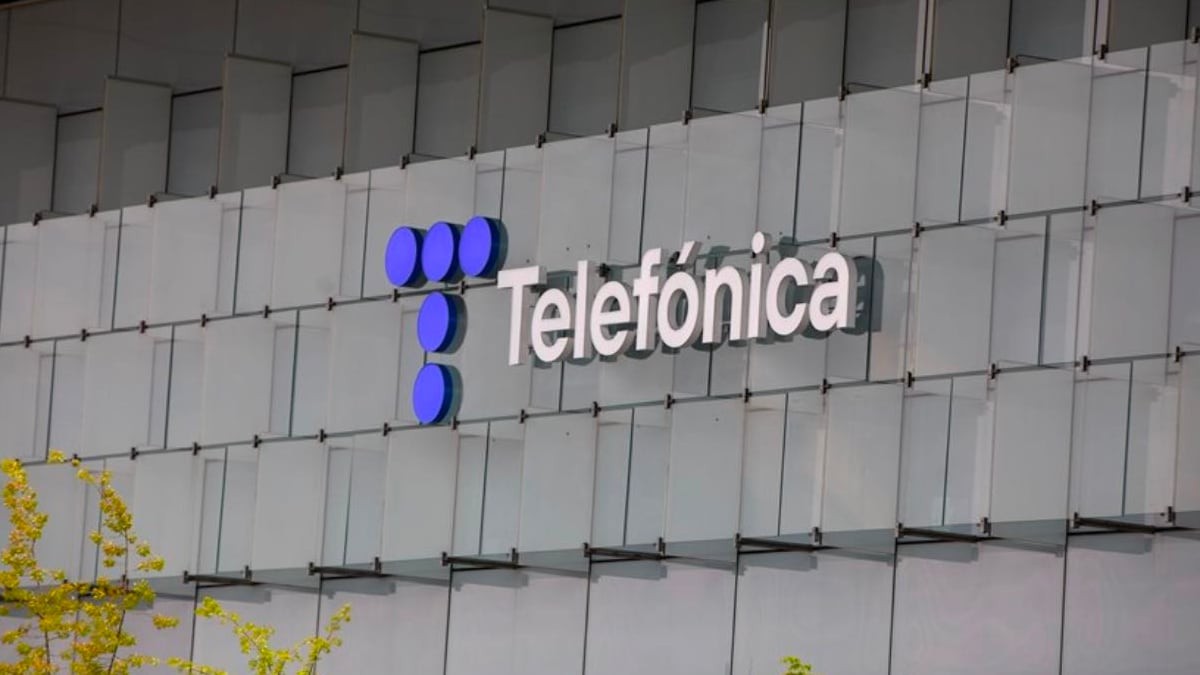 Telefónica: contratos fijos y sueldos de 100.000 euros para más de 80 vacantes en Madrid