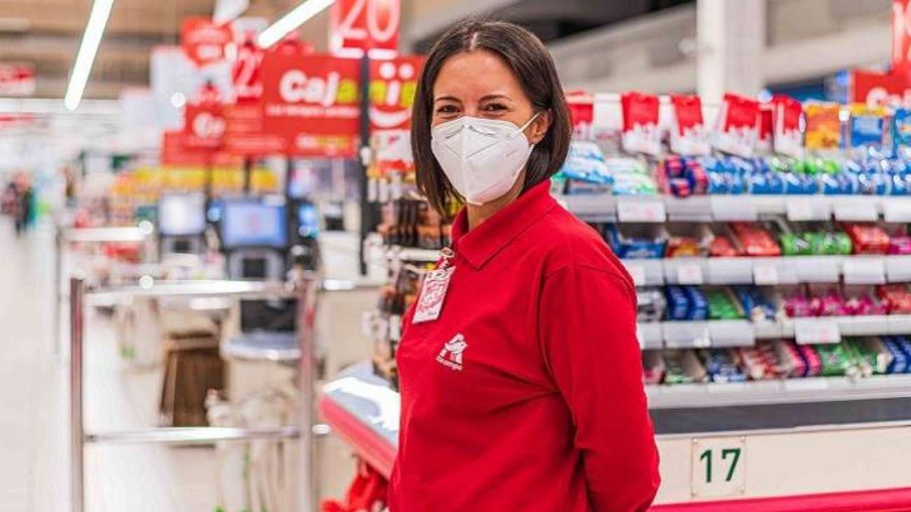 Se necesitan más de 150 trabajadores en Alcampo