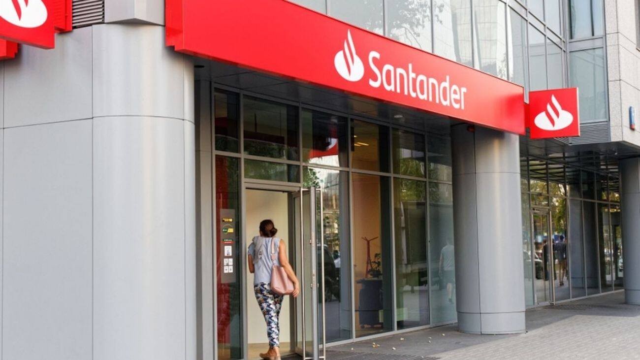Banco Santander lanza un importante aviso sobre los fraudes en la declaración de la Renta