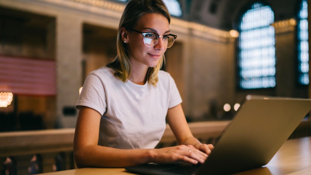 Los 5 cursos gratuitos y online de Facebook para impulsar tu currículum y encontrar empleo