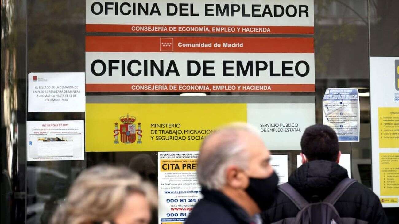 Prestación por desempleo o subsidio para mayores de 52 años: ¿cuál pedir primero?