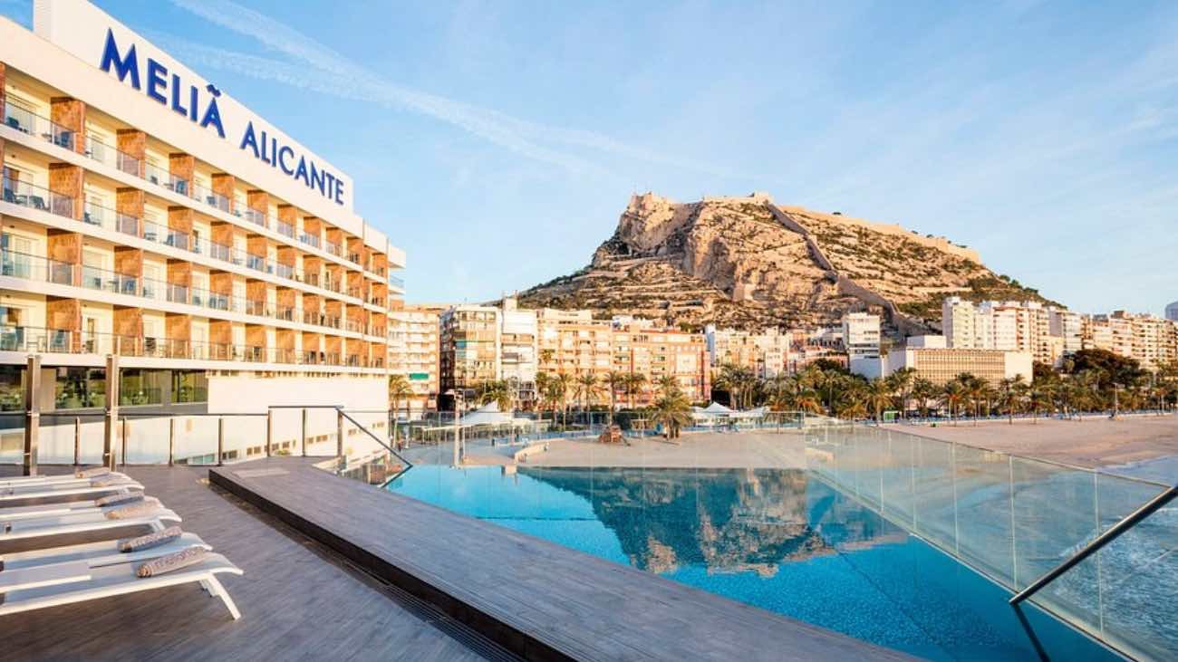 Hoteles Meliá busca contratar camareros, cocineros, recepcionistas...