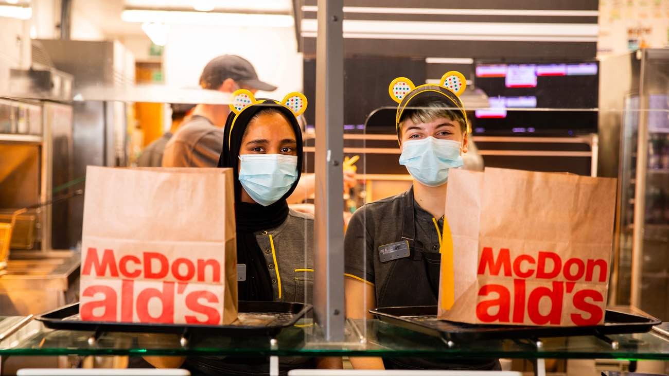 McDonald's tiene 372 ofertas de empleo sin experiencia mínima para junio