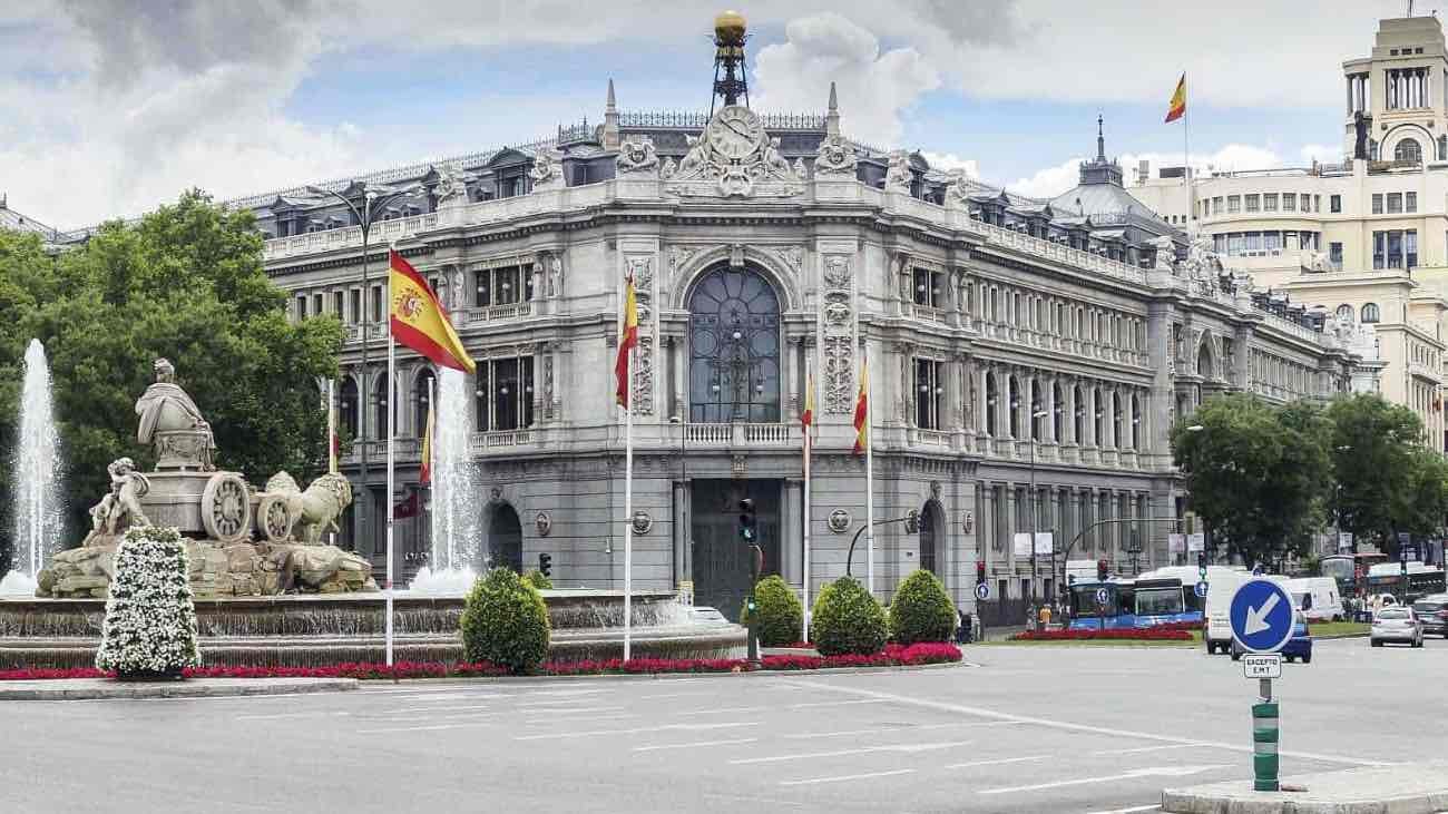El Banco de España recuerda cuánto dinero en efectivo se puede llevar de vacaciones este verano