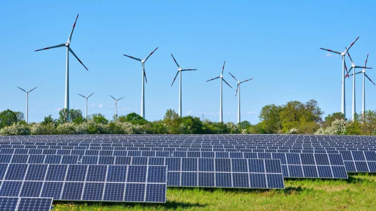 El Gobierno refuerza su inversión en las energías renovables para frenar la inflación
