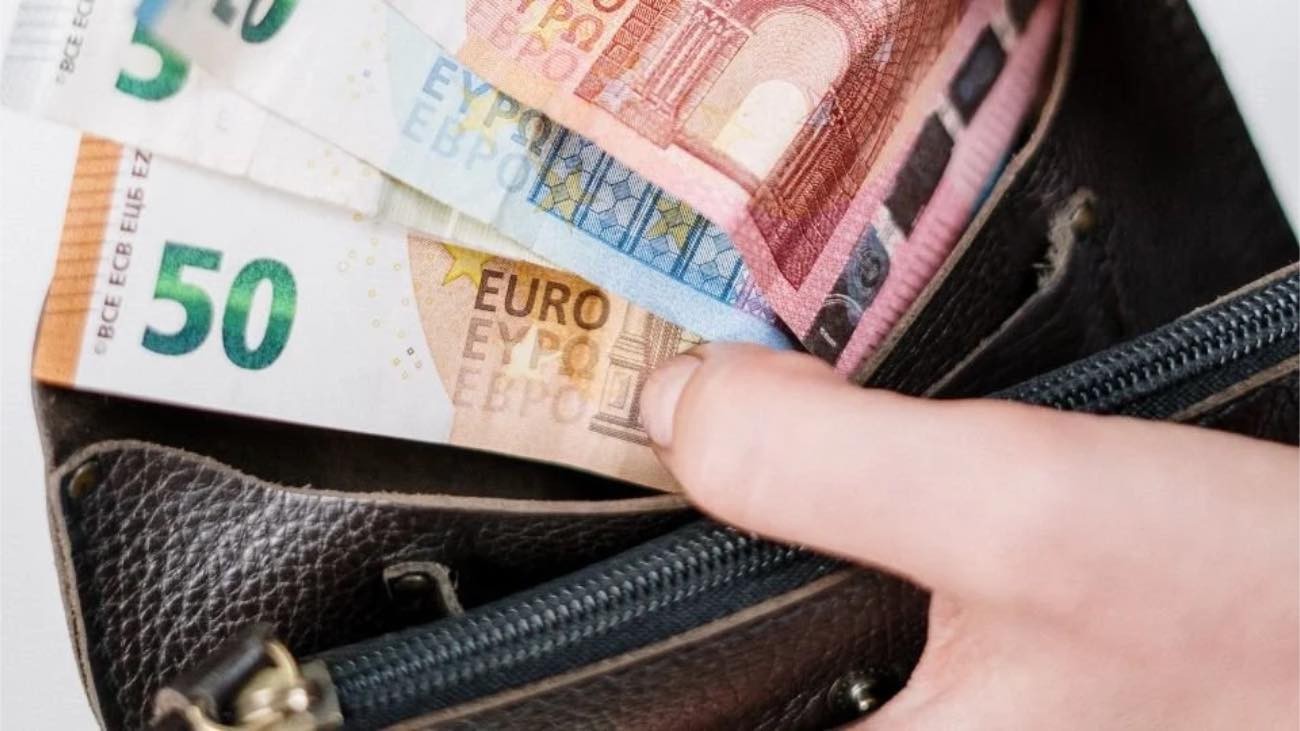 Así se puede cobrar una ayuda de 463 euros al mes durante 5 años y seis meses