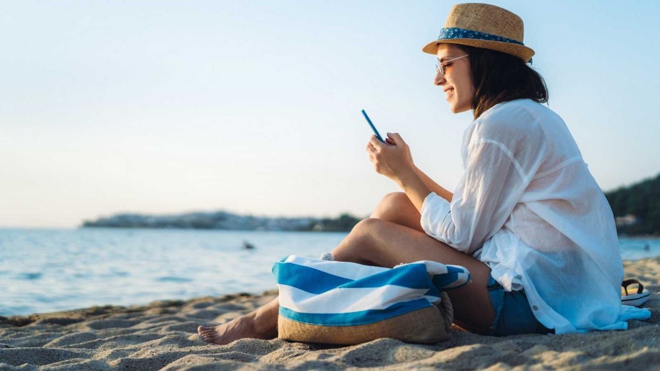 La Seguridad Social avisa de qué trámites se pueden hacer en el móvil este verano