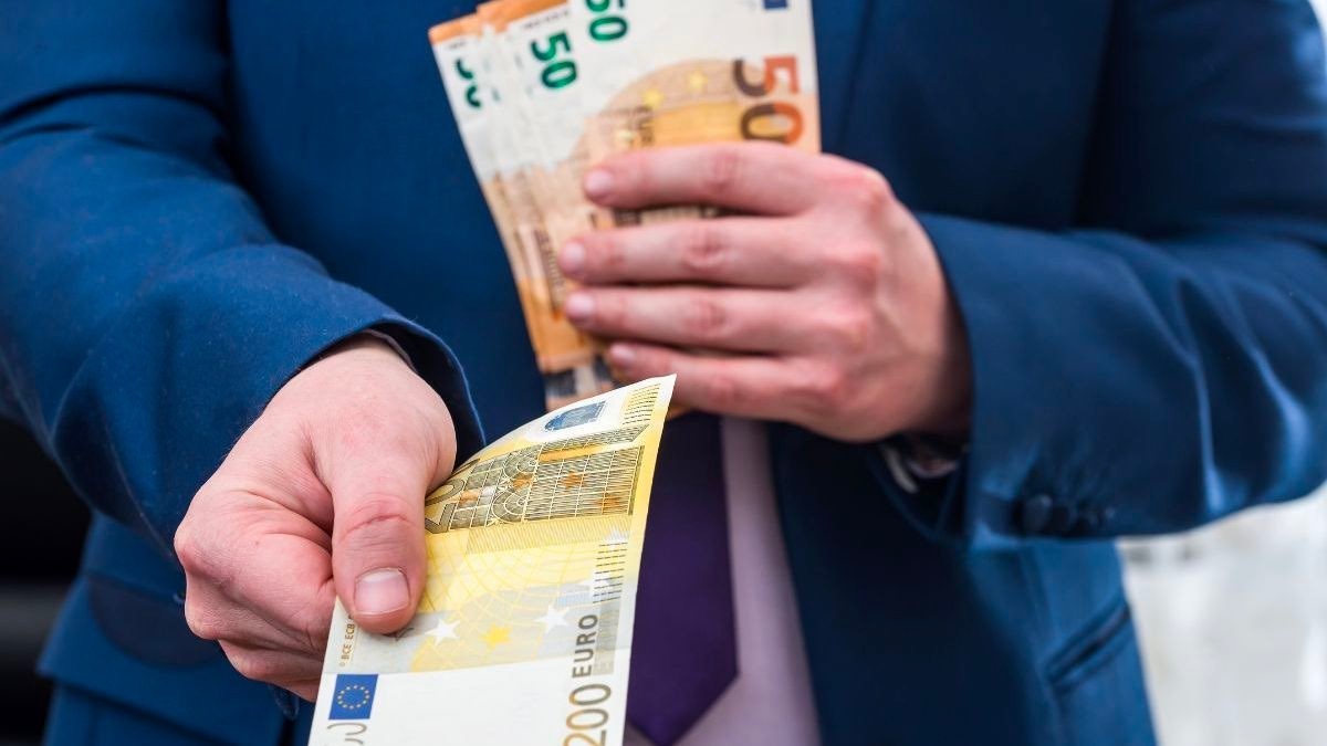 ¿Cómo saber si me han concedido la ayuda de 200 euros?