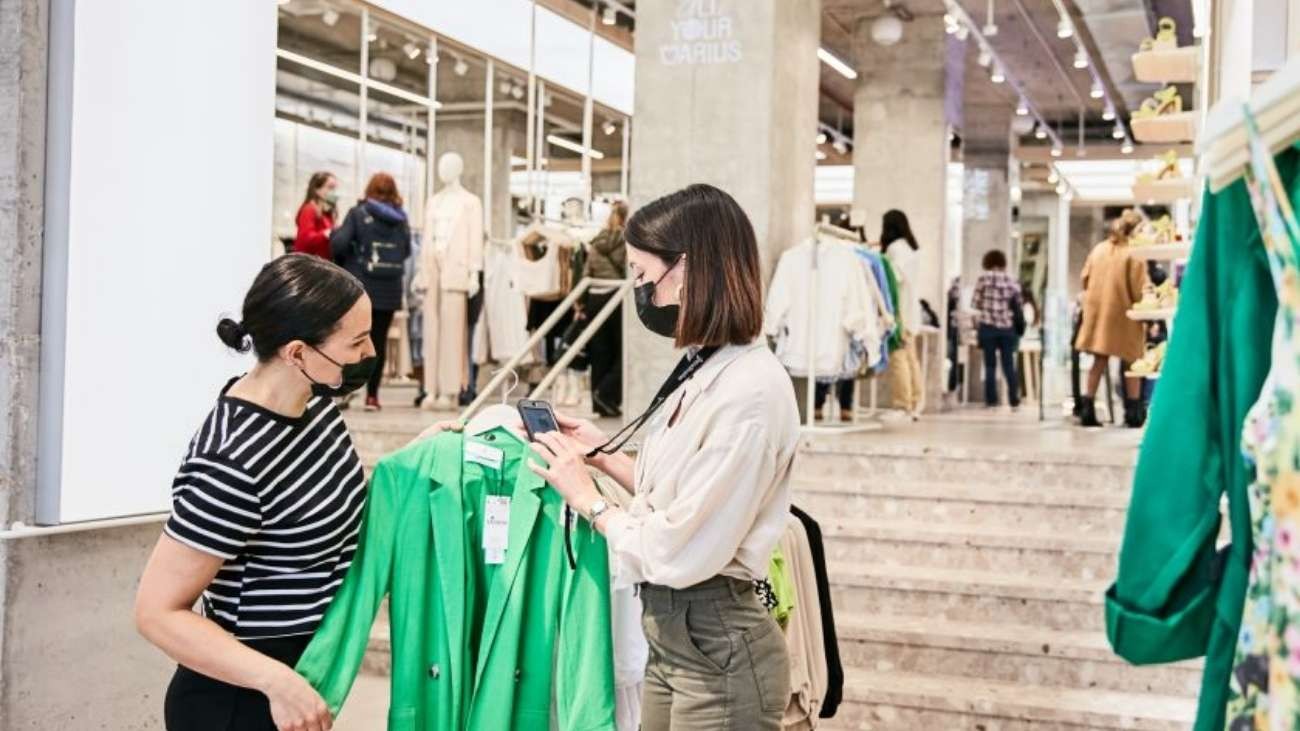Así se puede echar el CV a Zara: más de 130 empleos hoy