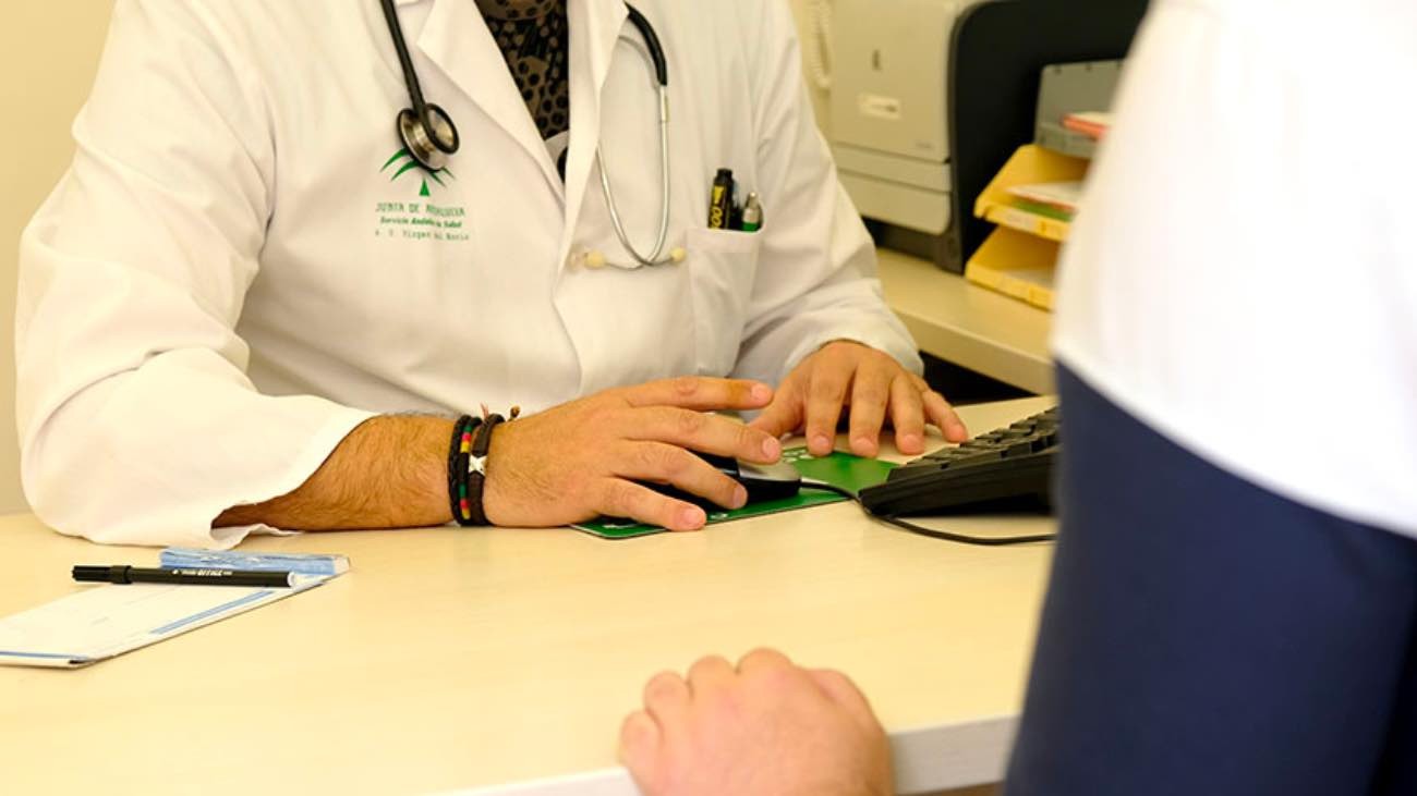 El Gobierno aprueba un plan para convertir a 67.300 sanitarios en fijos