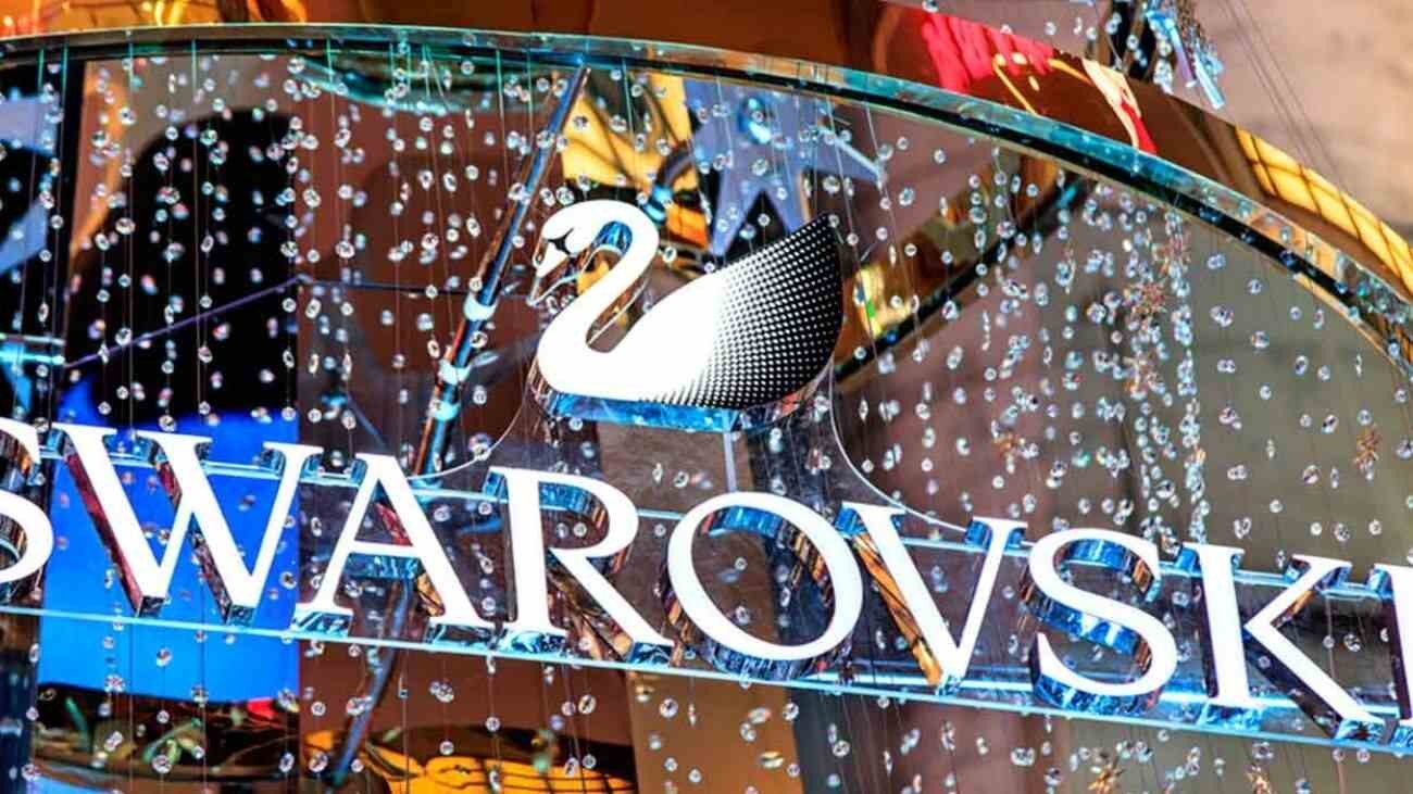 El icónico anillo de Swarovski que parece heredado de la realeza