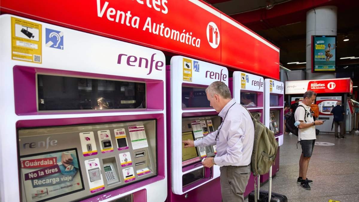 Queda menos de una semana para obtener la bonificación del abono transportes de Renfe: así se solicita