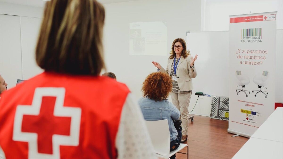 La Cruz Roja busca 149 nuevos empleados: sueldos y condiciones 