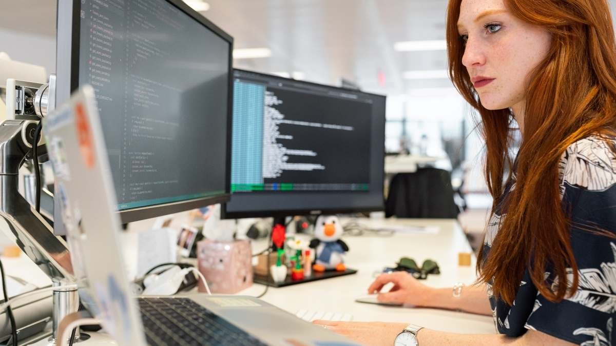Se buscan estudiantes y graduados tecnológicos en toda España: Ingenieros, informáticos, consultores