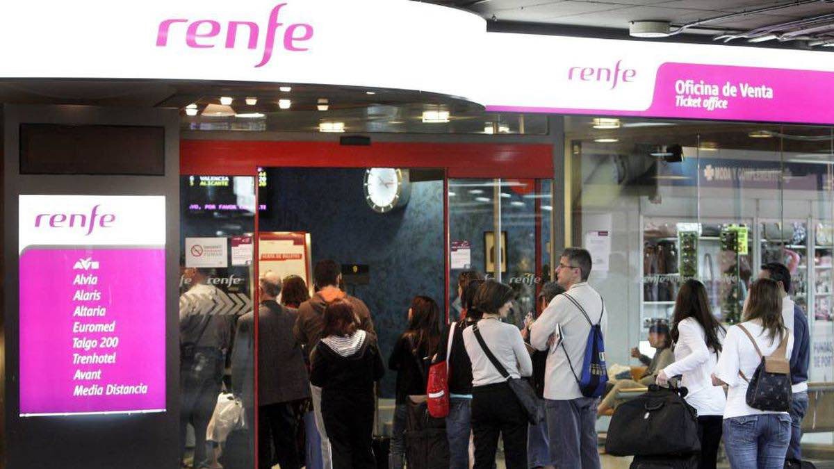 Renfe necesita a 30 personas para gestionar los nuevos abonos de transporte: contratación ya