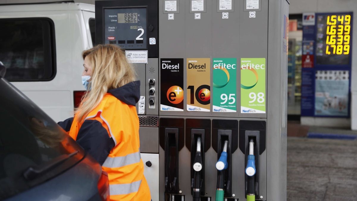 ¿Extenderá el Gobierno el descuento de 20 céntimos de la gasolina y el diésel?