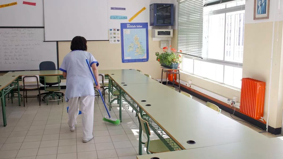El Ayuntamiento de Sevilla publica una bolsa de empleo para desinfectar centros públicos