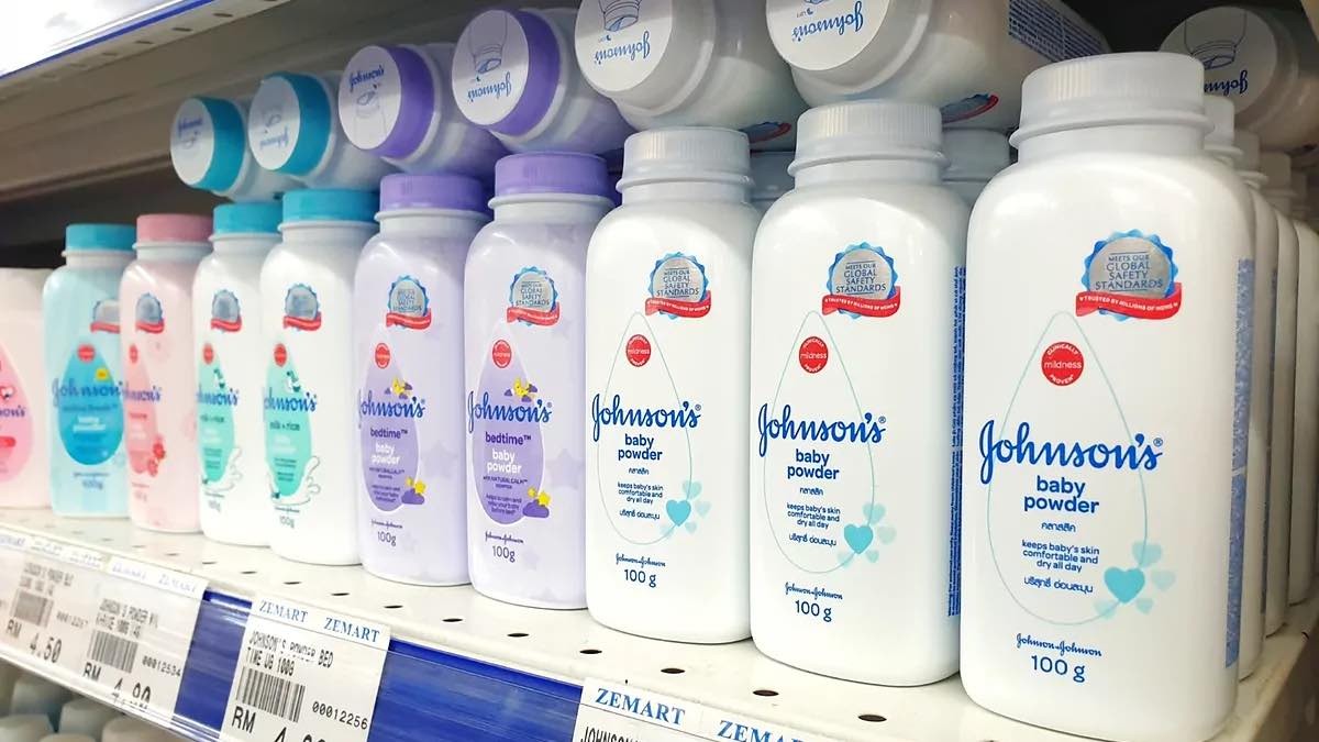 Retiran los polvos de talco de Johnson & Johnson por acusaciones de que provoca cáncer