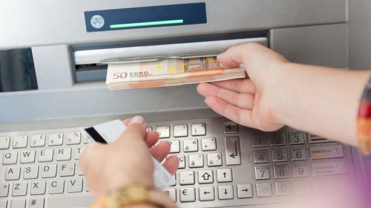 Estos son los 5 movimientos que los bancos están obligados a comunicar a Hacienda