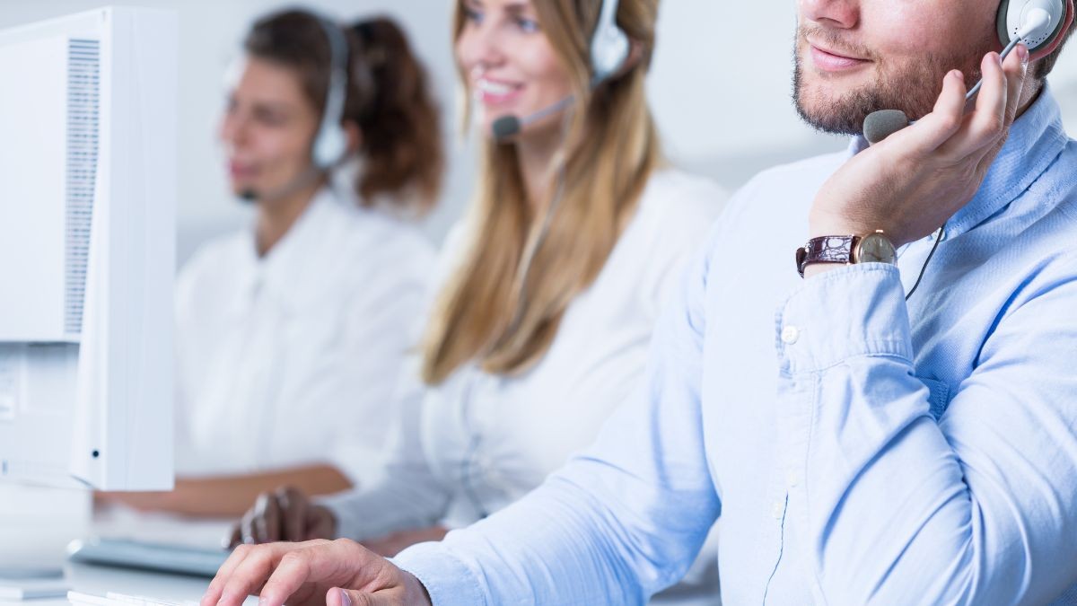 Una empresa del sector de la energía busca personal en Sevilla y lanza una oferta de empleo para 35 teleoperadores