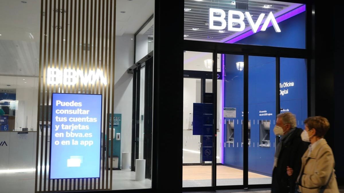 BBVA regala 150 euros a jubilados y pensionistas por domiciliar la pensión, pero hay que reunir tres requisitos