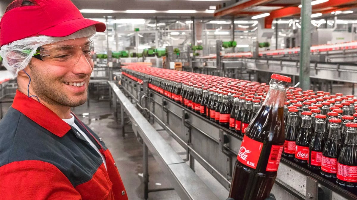 Cola Cola EP busca personal y lanza una oferta para trabajar en Sevilla
