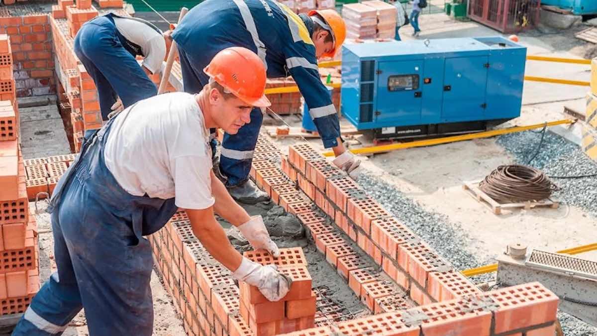 La Comunidad de Madrid publica 200 ofertas de empleo: así se manda el currículum