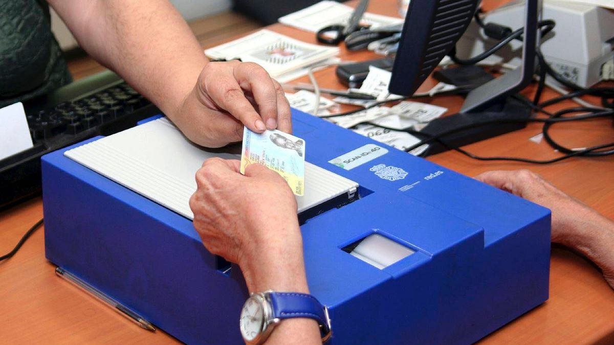 Qué hay que llevar para renovar el DNI: esta es toda la documentación que debes aportar