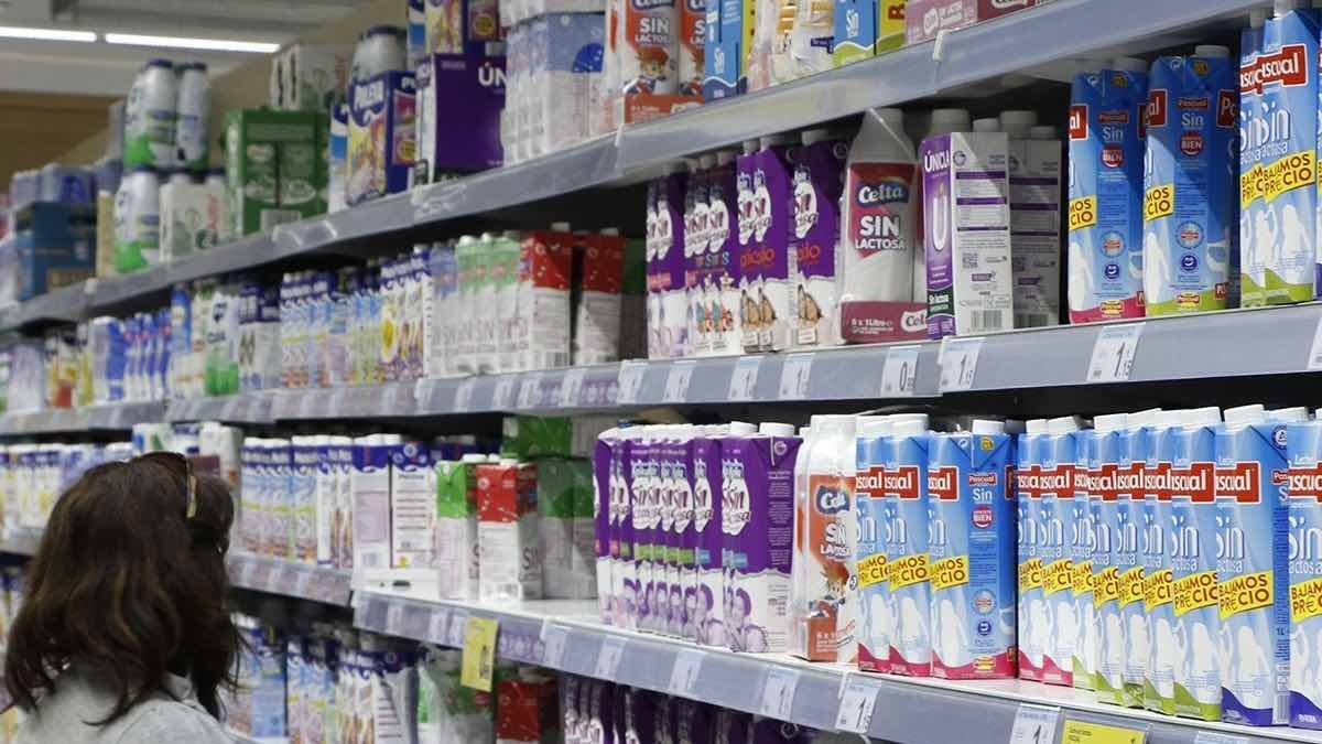 La OCU explica por qué algunos productos pesan menos de lo que indica el envase