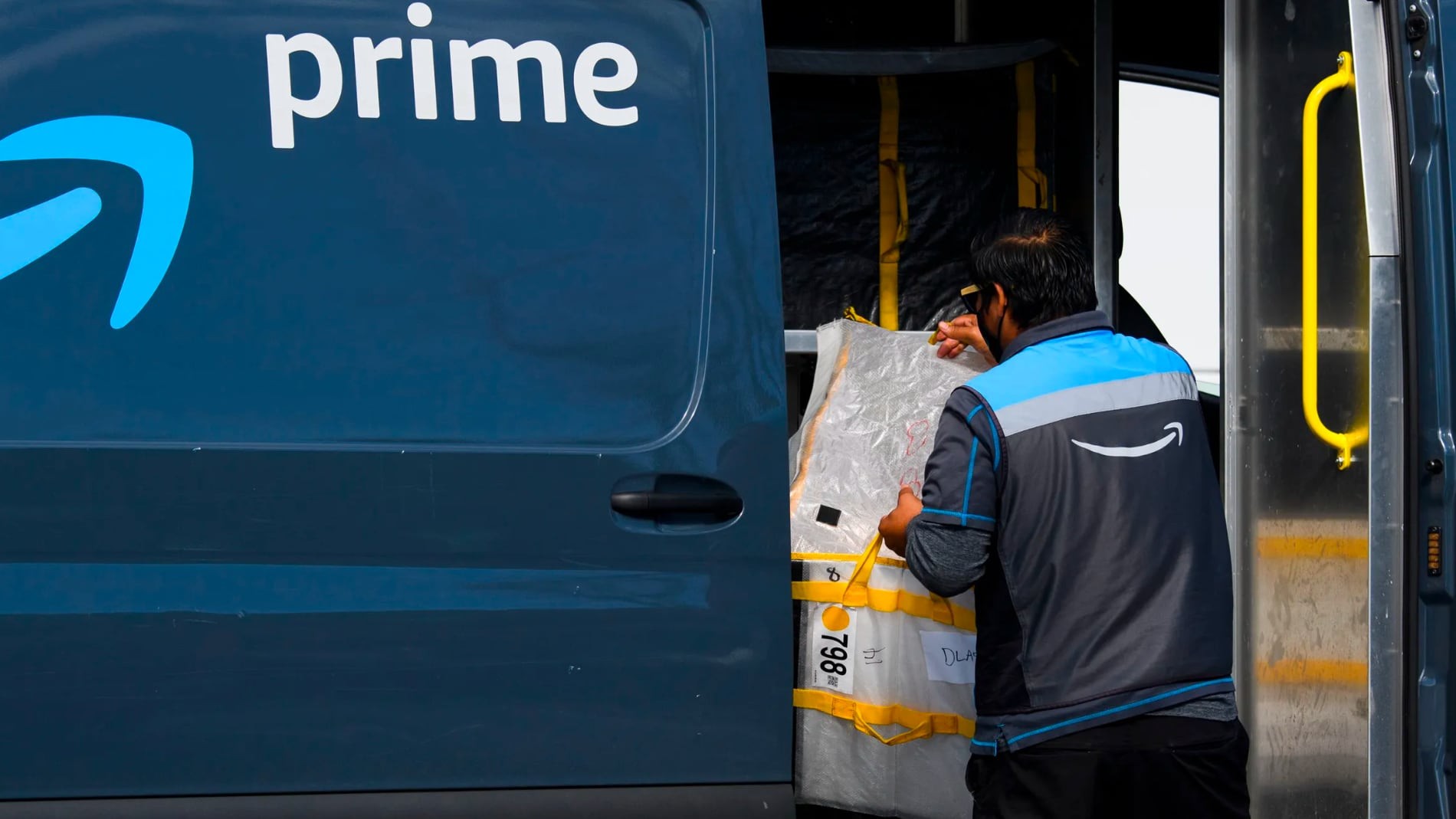 Amazon busca a 100 empleados en Castellón: Contrato indefinido y sueldos desde 1.200 euros