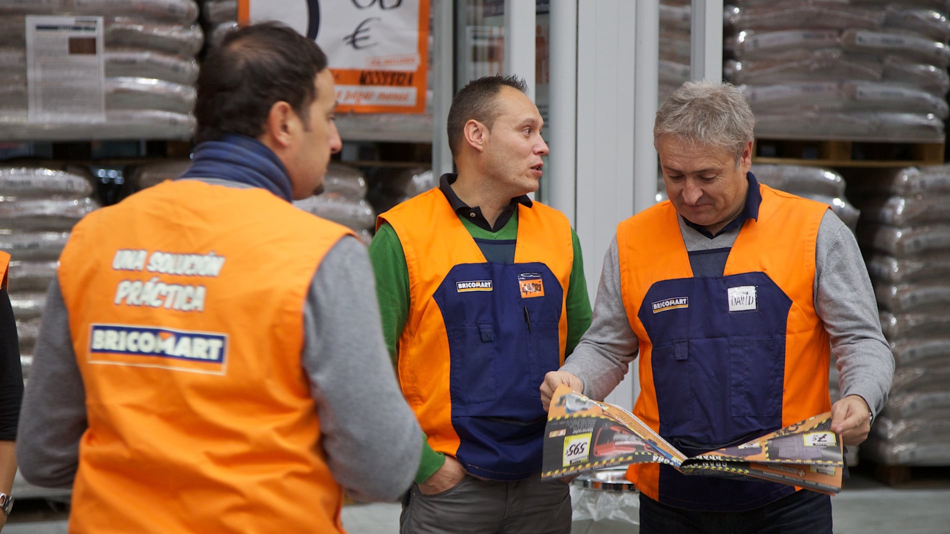 Bricomart busca personal para trabajar como jefes de sector y lanza 17 ofertas de empleo