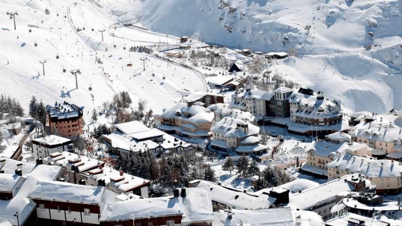 Sierra Nevada convoca 147 ofertas de empleo para la temporada de invierno 2022/2023