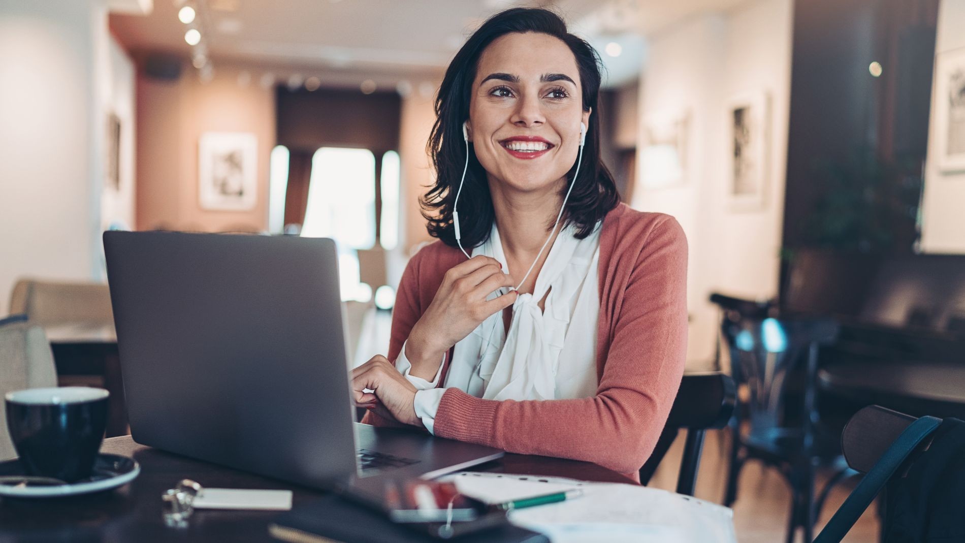 ¿Qué funcionarios pueden teletrabajar 3 días en semana? Solo estos empleados públicos podrán hacerlo
