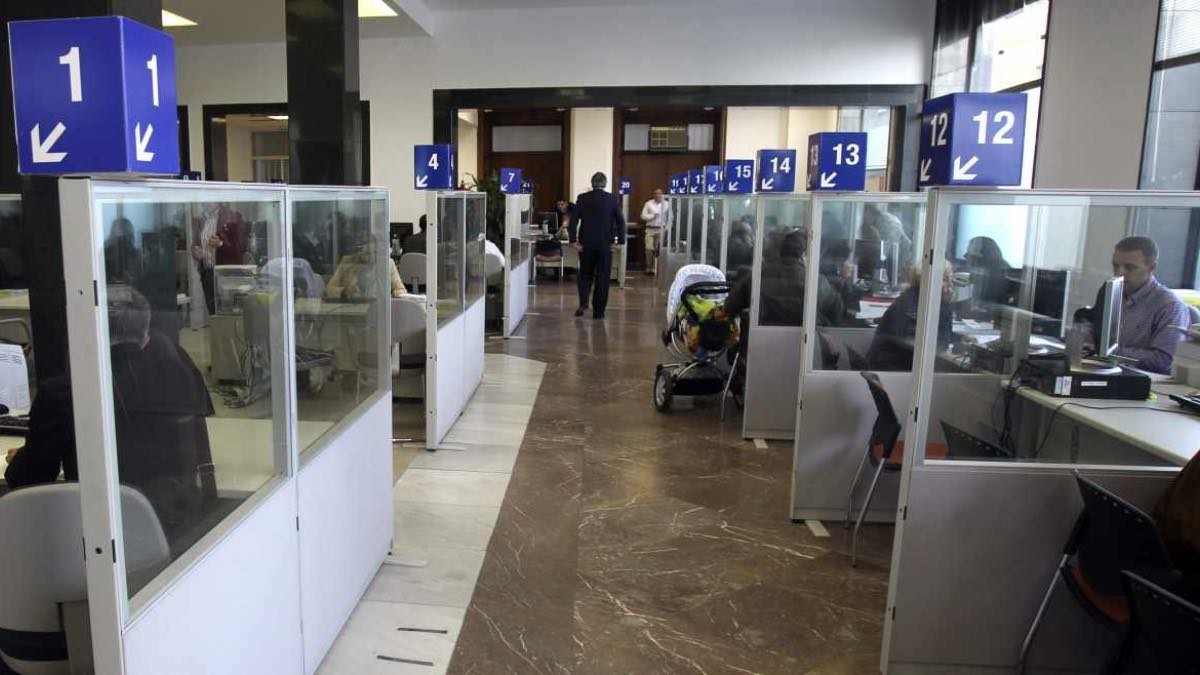 El Gobierno cierra con polémica la subida trianual del sueldo de los funcionarios