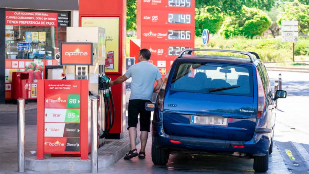 Las gasolineras más baratas cerca de ti para el puente de Todos los Santos