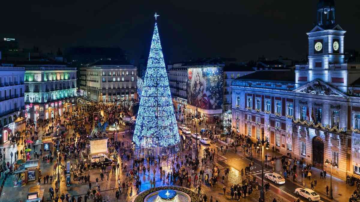 Las luces de Navidad pasan por encima del ahorro energético