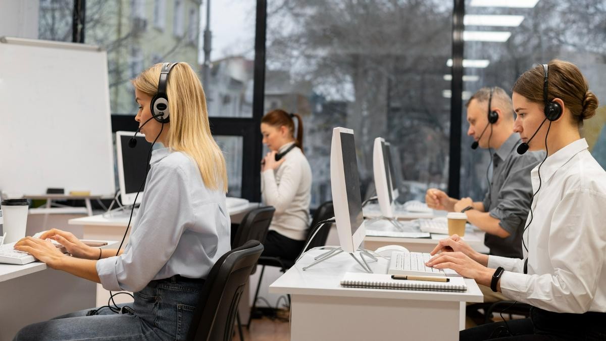 Esta empresa en Barcelona busca 40 teleoperadores: sueldos hasta 2.000 euros al mes