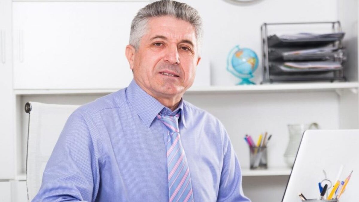 Oposiciones a los 50 años: Así debes estudiar para superarlas con éxito
