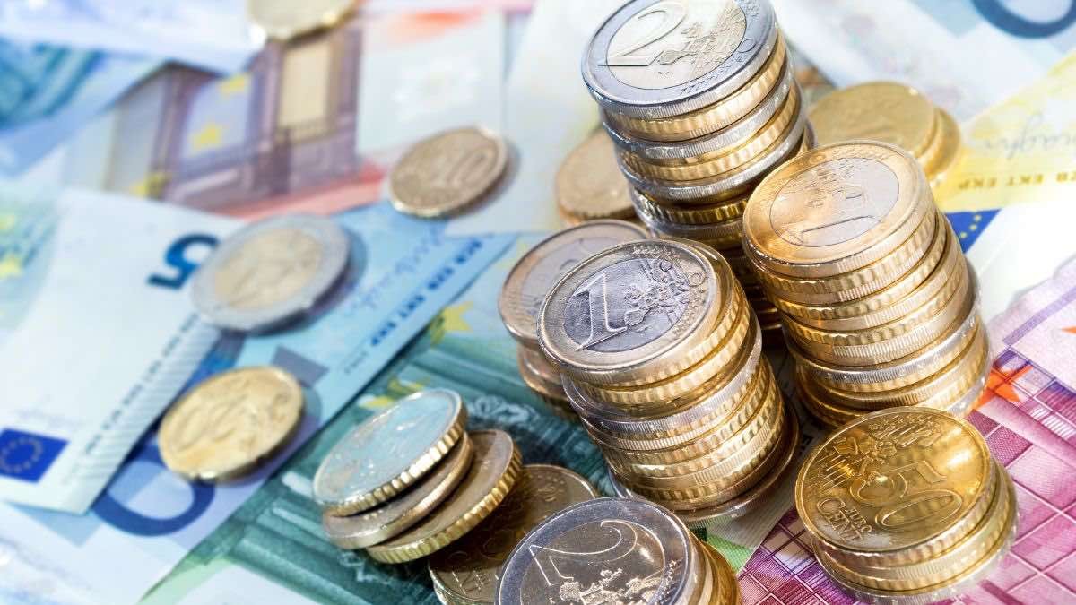Los subsidios por desempleo suben en 2023 hasta los 480 euros al mes