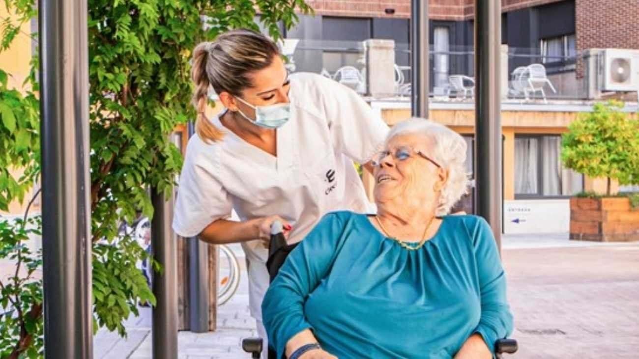 Clece necesita cubrir más de 200 puestos de trabajo con sueldos de 1.100 euros al mes