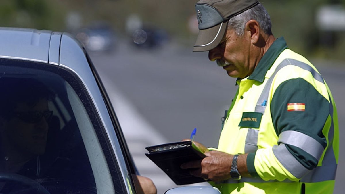 La DGT retira una de las multas más comunes: ya no podrán sancionarte por esto